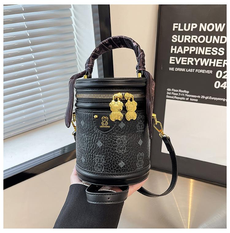 

Сумка женская сумка новая мода ретро медведь портативная на плечо сумка-мессенджер ведро удачи чёрный