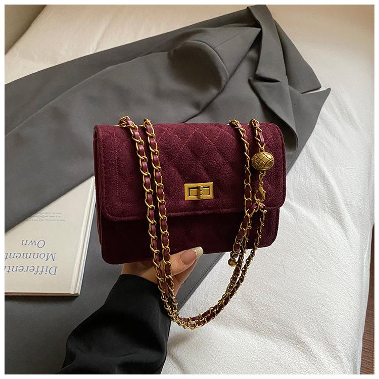 

Trendy texture small gold ball chain embroidered thread women s bag 2025 autumn new fashion turn lock single shoulder crossbody small square bag бордовый