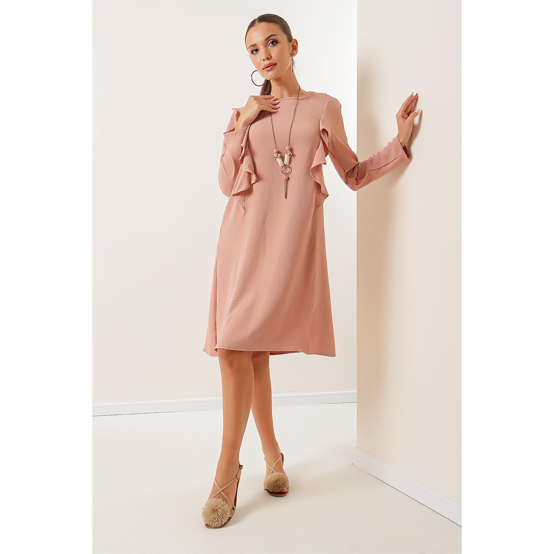 

Платье для пилотажа с оборками и длинными рукавами с колье