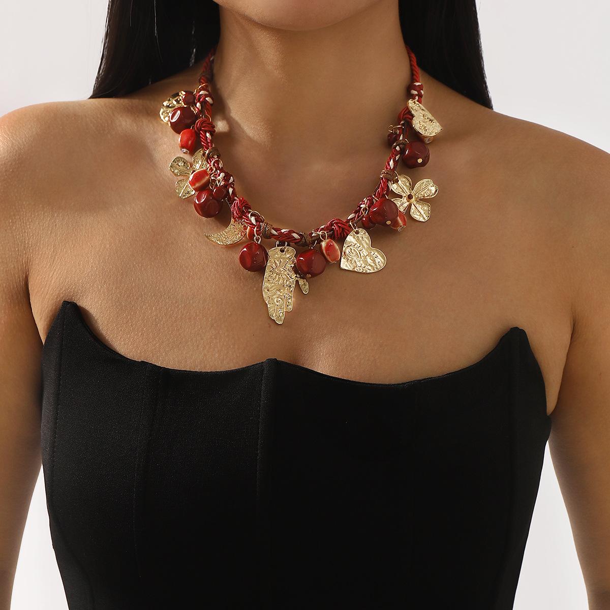 

Модні намиста для жіночих прикрас червоний