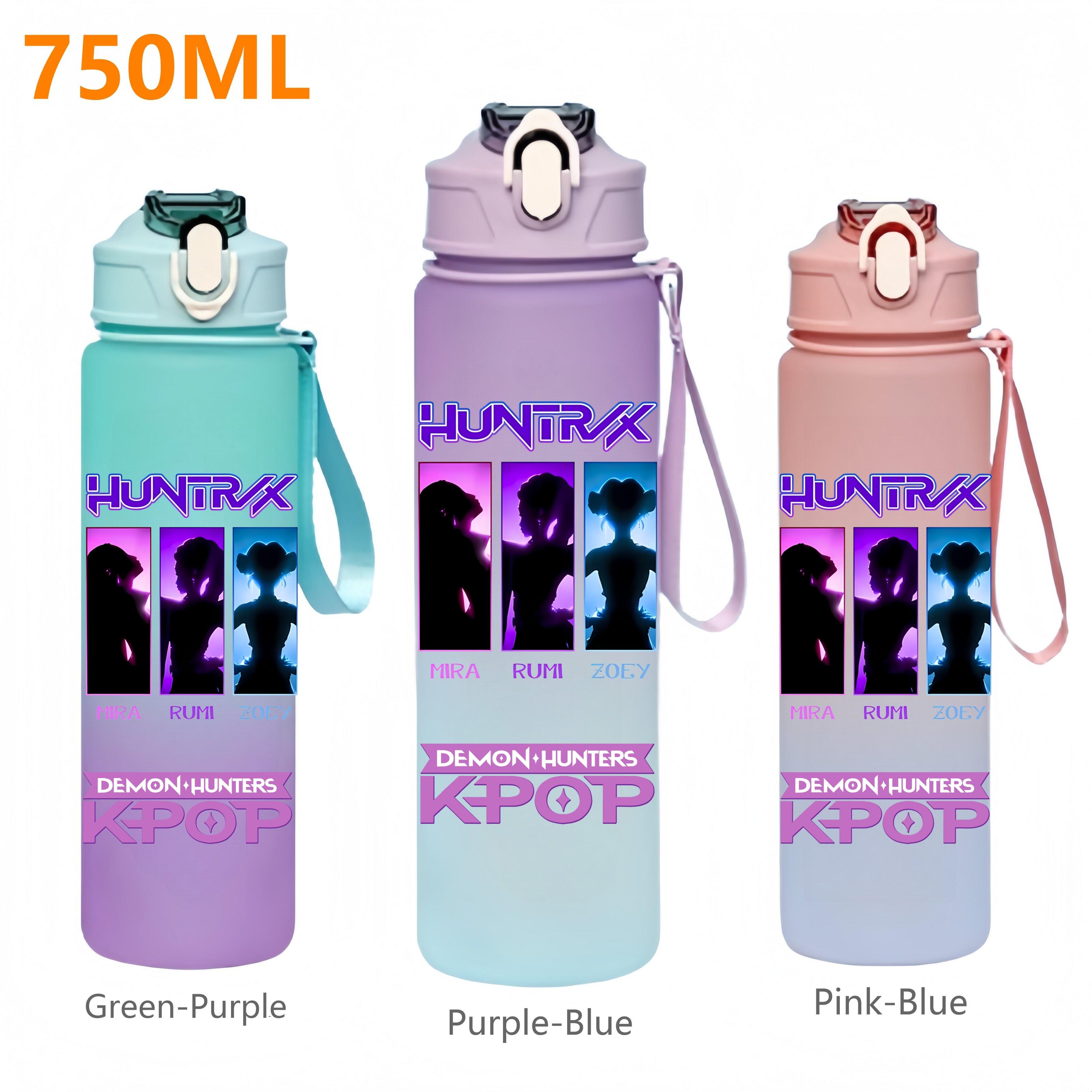 750ML KPop Demon Hunters Cartoon Print Waterbeker met Rietje Hoge Kwaliteit Drinkflessen Reismok Kantoor School Kinderen Cadeaus Purple-Blue-1PCS