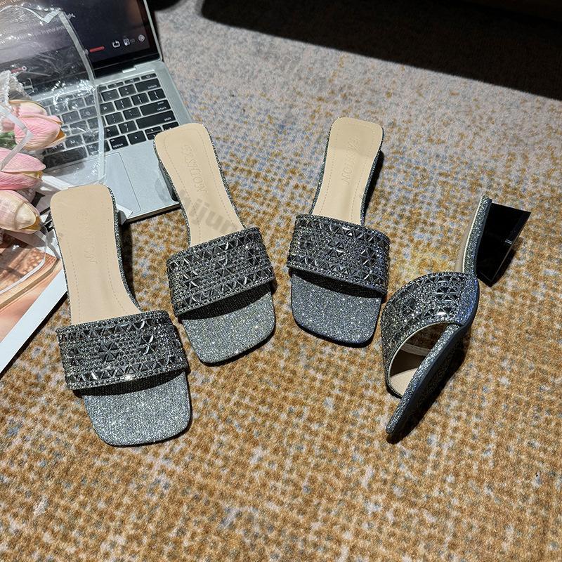 Fashion Women Shoes 2025 New Summer Fashion Non Slip Rhinestone Slippers Outdoor Height Increase Dress Style Women Medium Heel Sandals