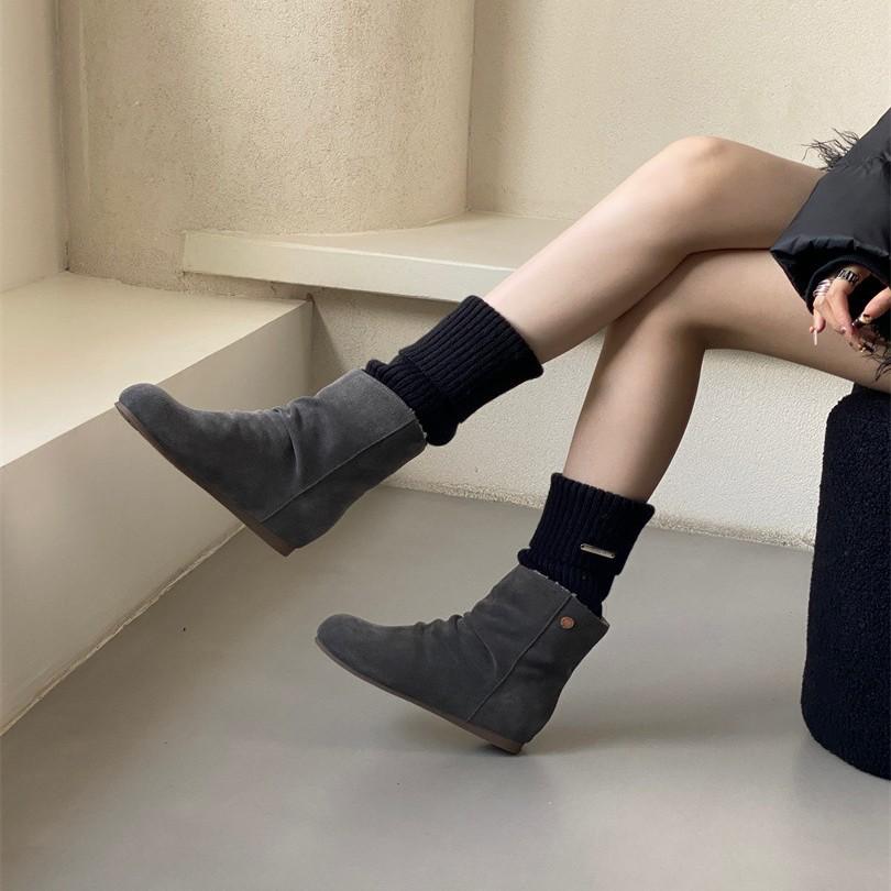 Herbst 2025 neue innenliegende Absatzhöhung Falten kleine kurze Stiefel Damen antike Mode westliche Wildleder-Stiefel Temperament Martin-Stiefel