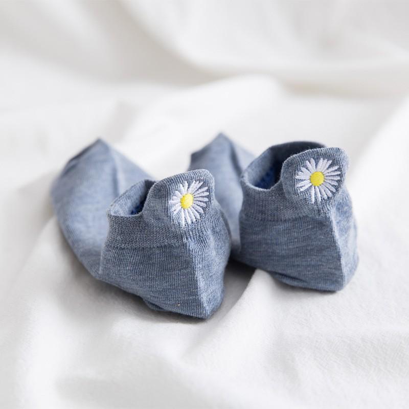 Women's Cute Japanese Cartoon Eyes Cotton Socks with Smiley Face Embroidery - Short Boat Style