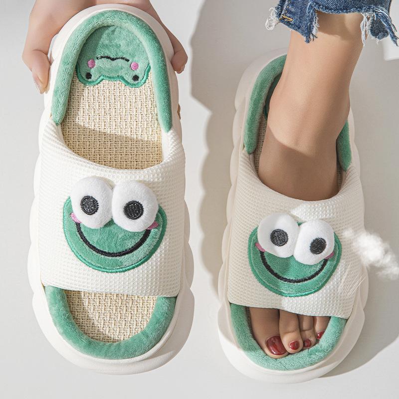 Indoor slippers for home use, anti slip, odor proof, and have a strong sense of stepping on feces. Thick soled cartoon frog slippers, linen slippers