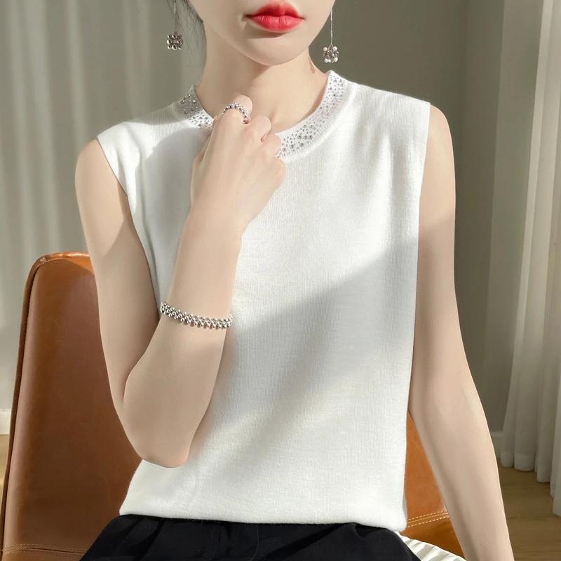 Летний женский атласный топ-майка без рукавов с круглым вырезом и стразами S белый