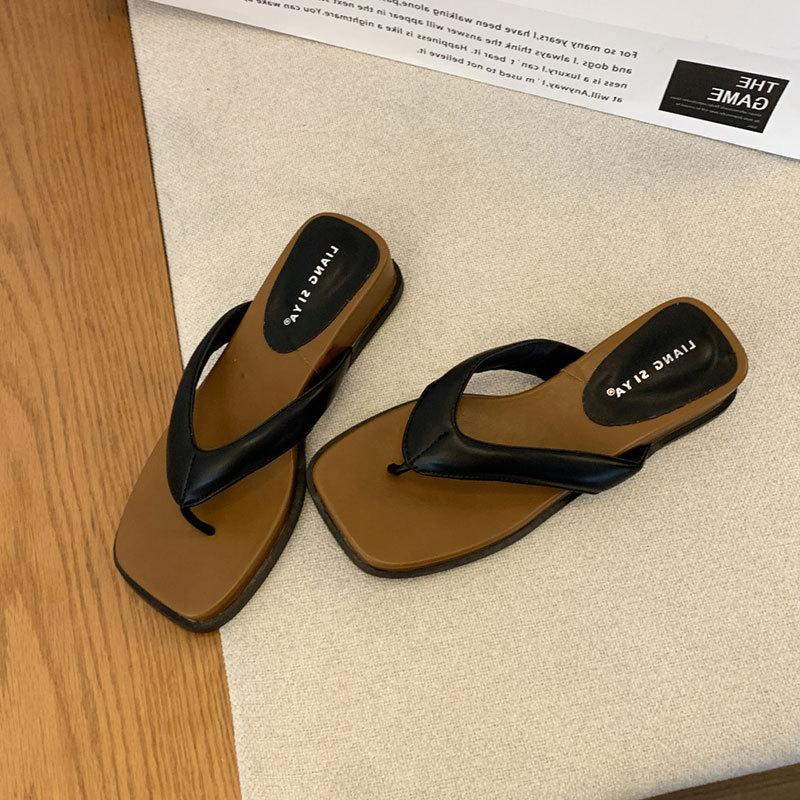 Half drag women's wear 2025 new summer Internet celebrity popular holiday style square head flat bottom toe herringbone cool slippers