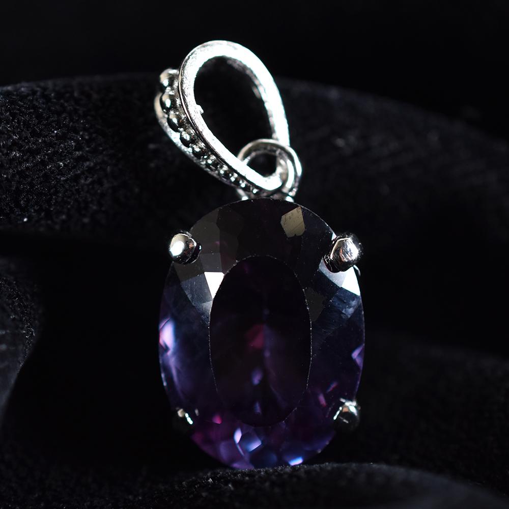 Pendente Certificato in Argento Sterling 925 con Alessandrite Naturale Taglio Ovale 25,80 Carati