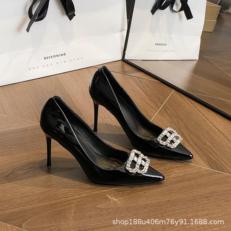 

[Spot] French pointed high heels women s autumn and winter thin heels royal sister sexy Internet celebrity rhinestone black professional single shoes 33