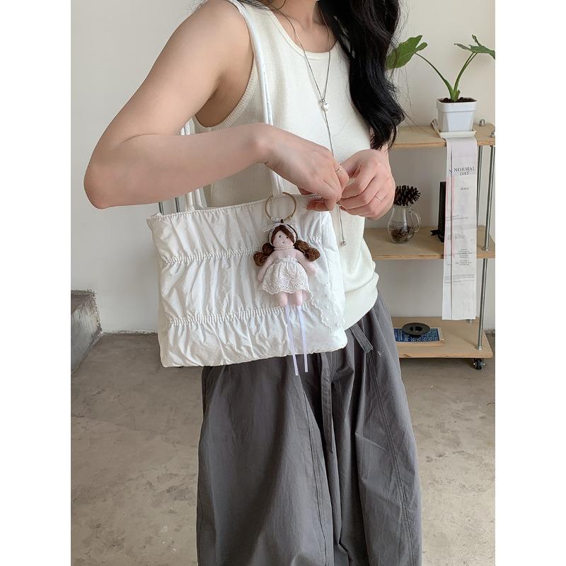 

Нейлоновая плиссированная сумка, нишевый дизайн, новая простая сумка на плечо, большая вместимость, женская сумка-тоут для通勤, женская бежевый