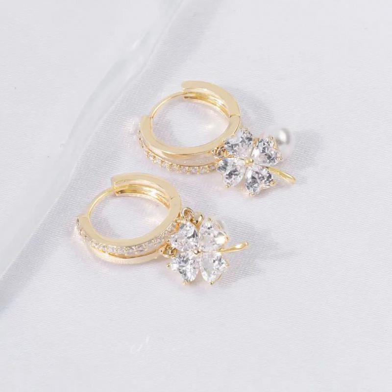 Pink Zircon Four-Leaf Pearl Ear Cuffs with S925 Silver Hypoallergenic Studs – Elegant and Sweet Zircon Inlaid Earrings