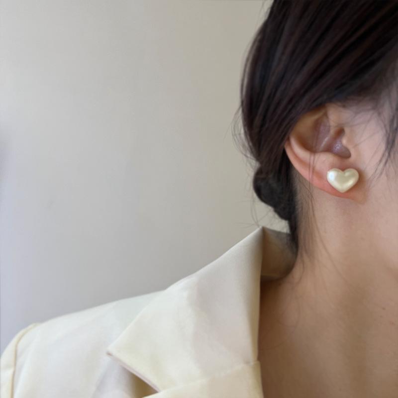 Vintage Cute Red Love Heart Stud Earrings for Women 2024 Korean Fashion Charm Wedding Bride Zircon Accessories Anniversary Gift