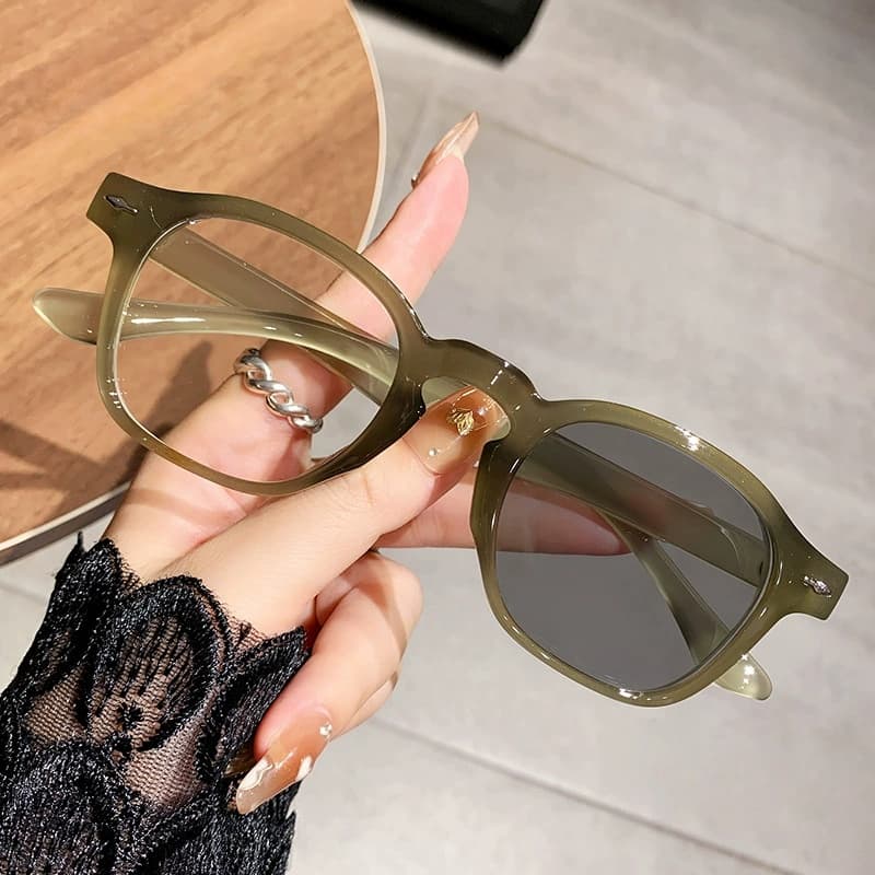 Trendy Photochromic Myopia Glasses Women Men Anti Blue Light Near Sight Eyeglasses Round Frame Color Change Eyewear 0 To -4.0