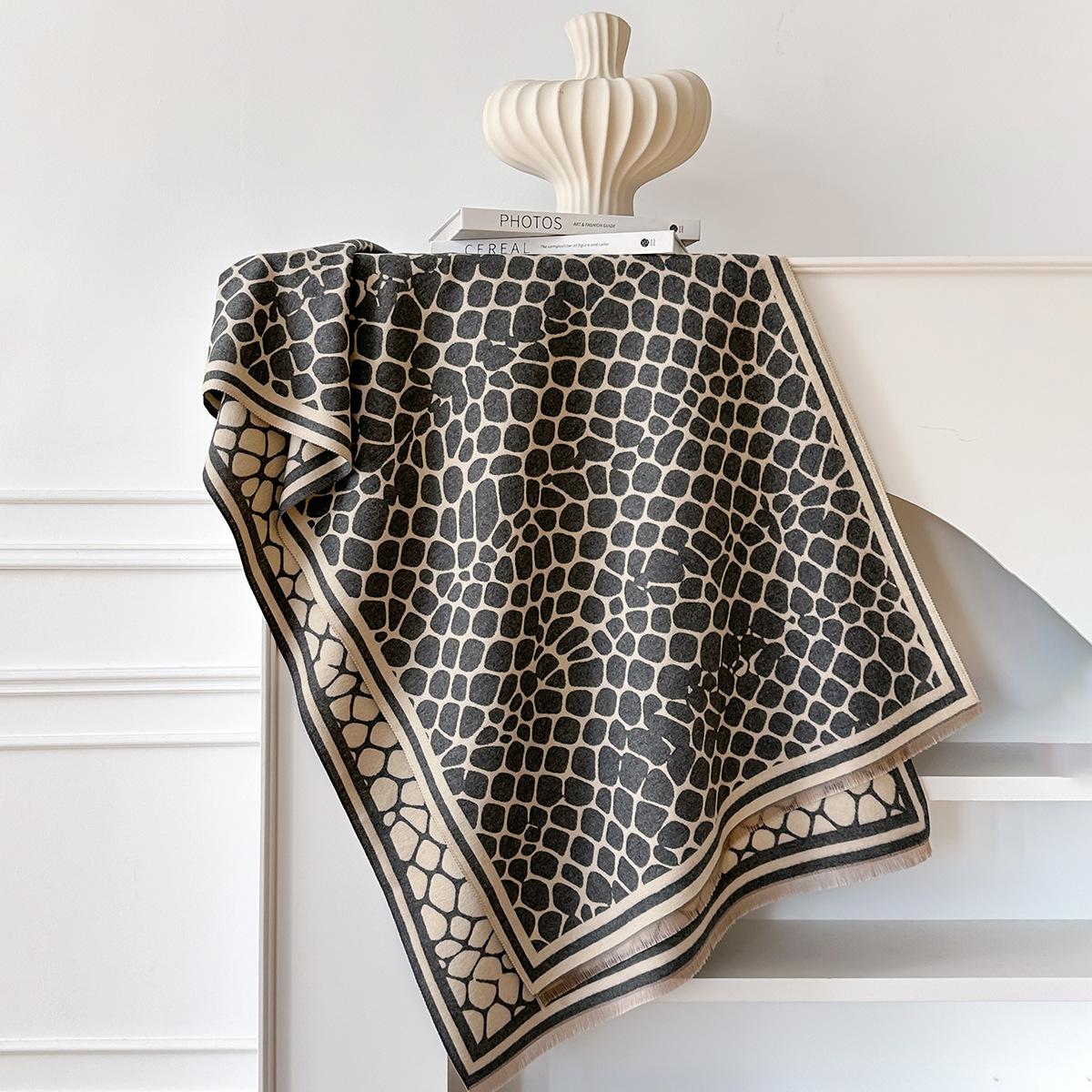 

Ретро Высококачественный Текстурированный Шарф из Имитации Кашемира для Женщин, Утолщенный на Осень и Зиму, Теплый, Ветрозащитный и Холодостойкий, Студенческий Шарф Шаль 185x65cm серый