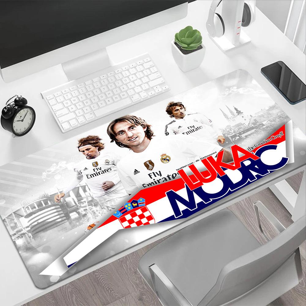 Dynamic Soccer Player Action Large Mouse Pad Gaming Laptop Mouse Pad HD Print Desk Pad Non-Slip Rubber Bottom Office Desk Accessory