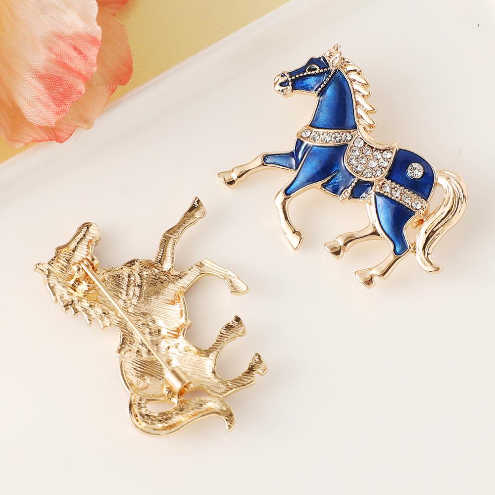 LATS Classic Rhinestone Saddle Horse Brooches for Women Zodiac Animal Lapel Pins Casual Party Accessories New Year Gifts Friends