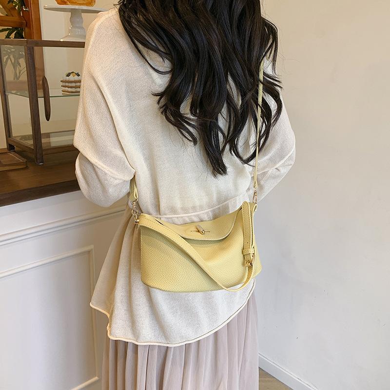 Autumn and Winter Small Fresh Handbag Bag Women's Fashion Foreign Style Versatile Shoulder Bag Casual Commuter Messenger Bag