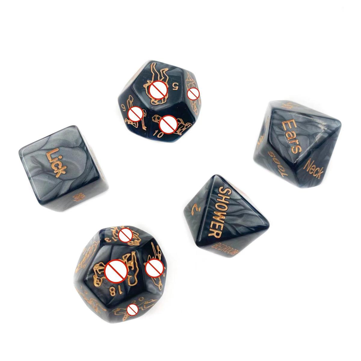 

Игровой набор из 5 игральных костей Naughty Dice, светящиеся в темноте акриловые игральные кости Sexy Love для вечеринки в паре с золотыми узорами чёрный