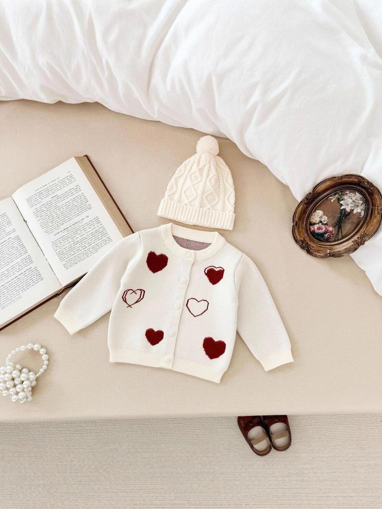 Baby Girl Korean-Style Heart Jacquard Knit Cardigan – Soft & Versatile for Autumn/Winter