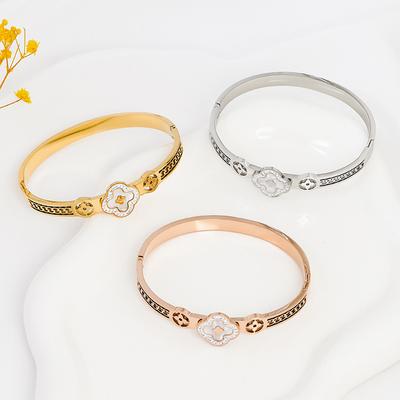 Vierblättriges Kleeblatt-Armband für Damen, wasserdicht, schweißfest, Glücksverschluss-Armband, unverblasster Schmuck, das beste Geschenk für Freunde