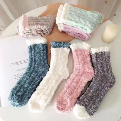 Winter Weiche Korallenfleece Socken Herbst und Winter Warme Haussocken Gepolsterte Verdickte Baumwollsocken Flauschige Plüsch Mid-Tube Socken