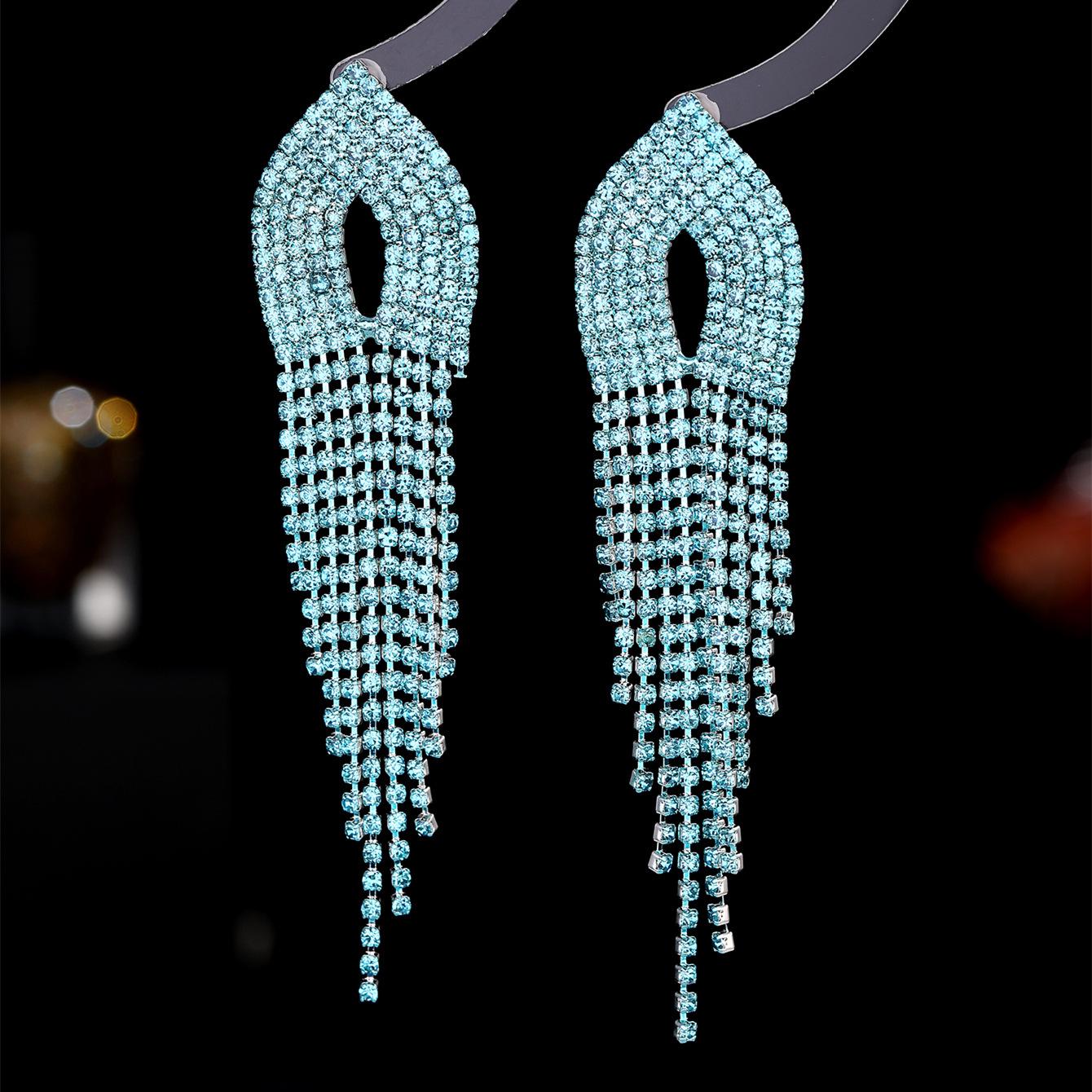 

Перебільшені сережки з китицями зі стразів для нічних клубів і барів