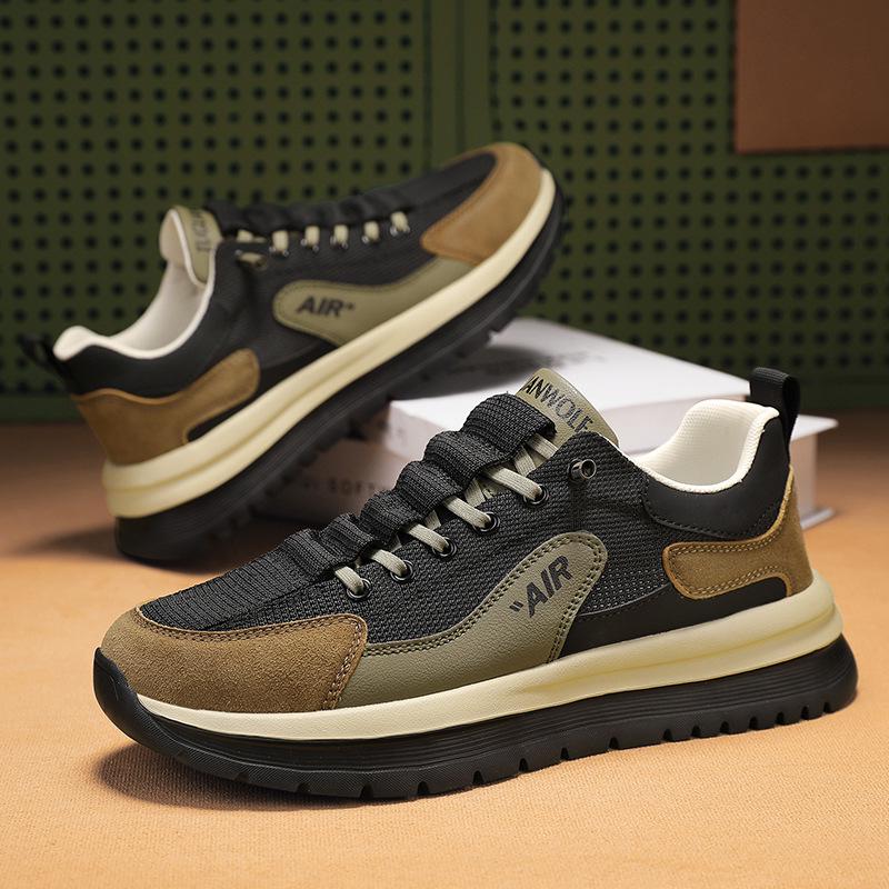 Men's Retro Casual Leather Running Shoes - Lightweight and Soft Sole for Autumn and Winter.