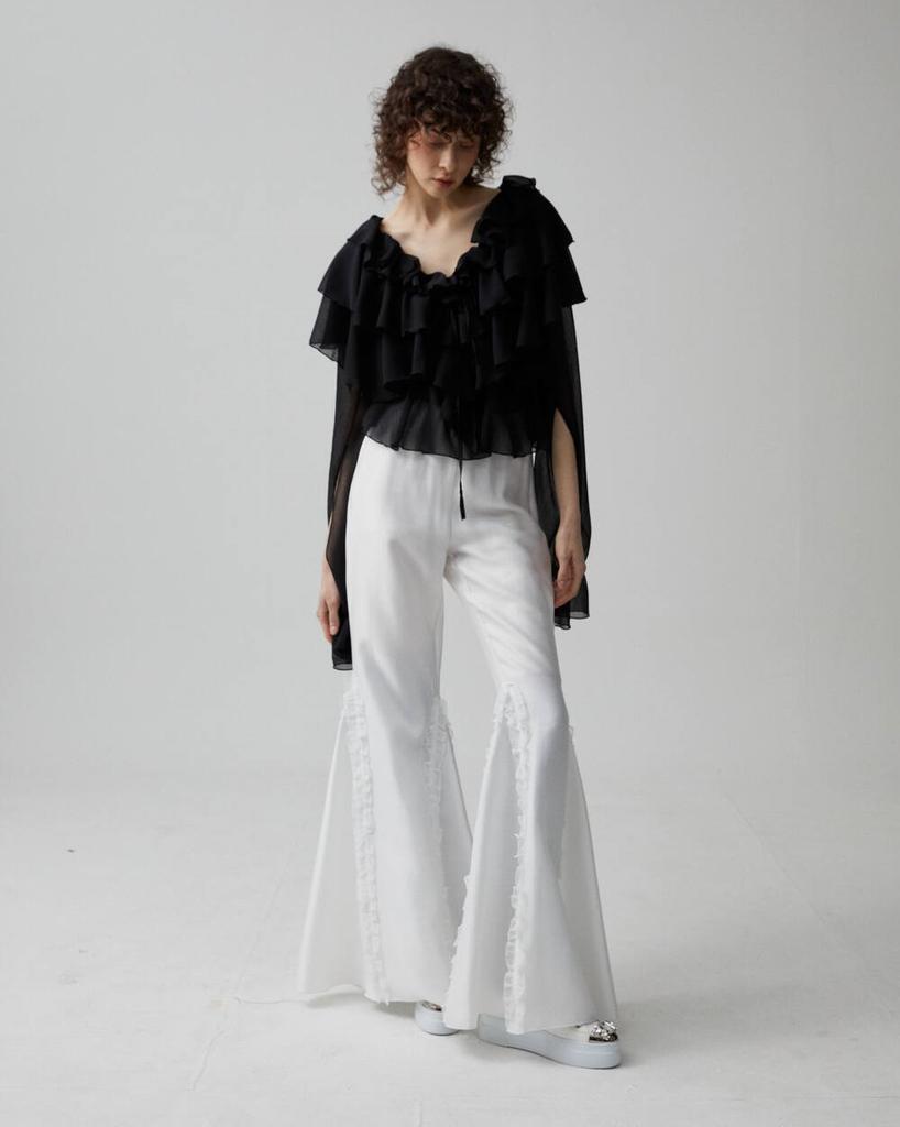 Seutyudiopolaenkeompeoni Frill Flare Pants