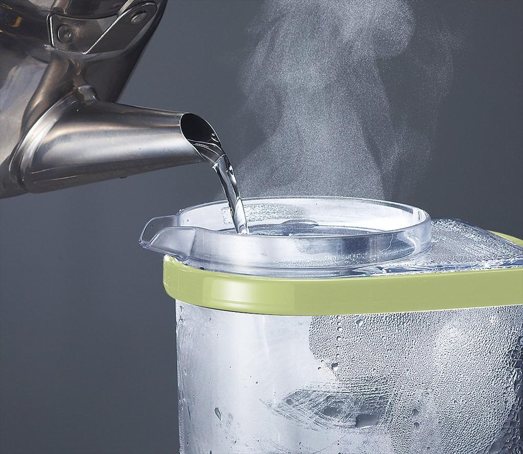 Iwasaki Industries Iwasaki Cold Water Pitcher Fellowes Handle Pitcher with Tea Strainer Next Vertical/Horizontal 2.2L K-1297MC