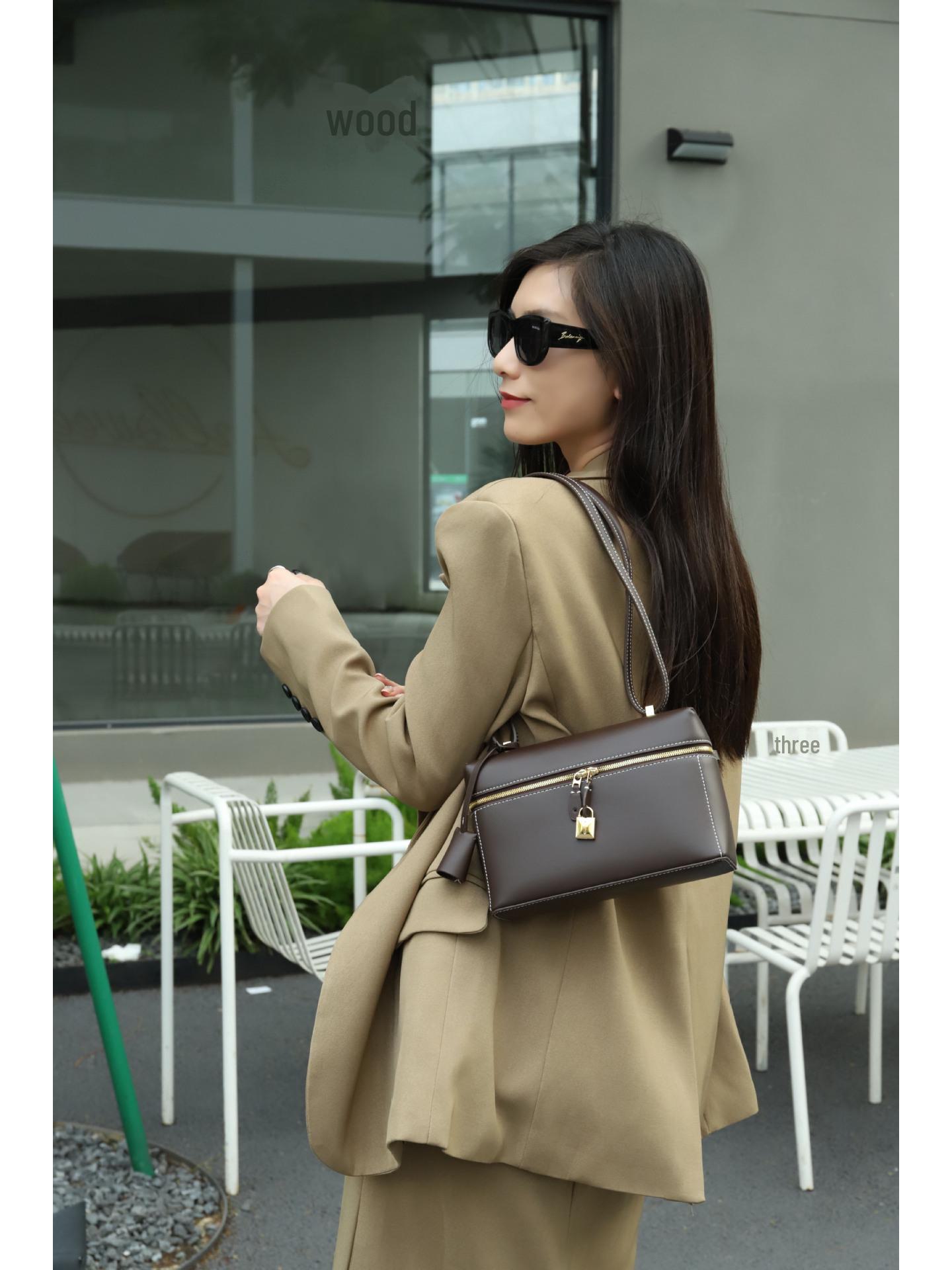 

Женская сумка-мессенджер Boston из воловьей кожи в стиле ретро 2025 года — коллекция осень/зима 23cm x 9cm x 16cm