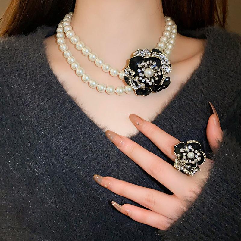 Pearl acetate board flower necklace French retro fashion high sense collarbone chain sweet cool style temperament necklace