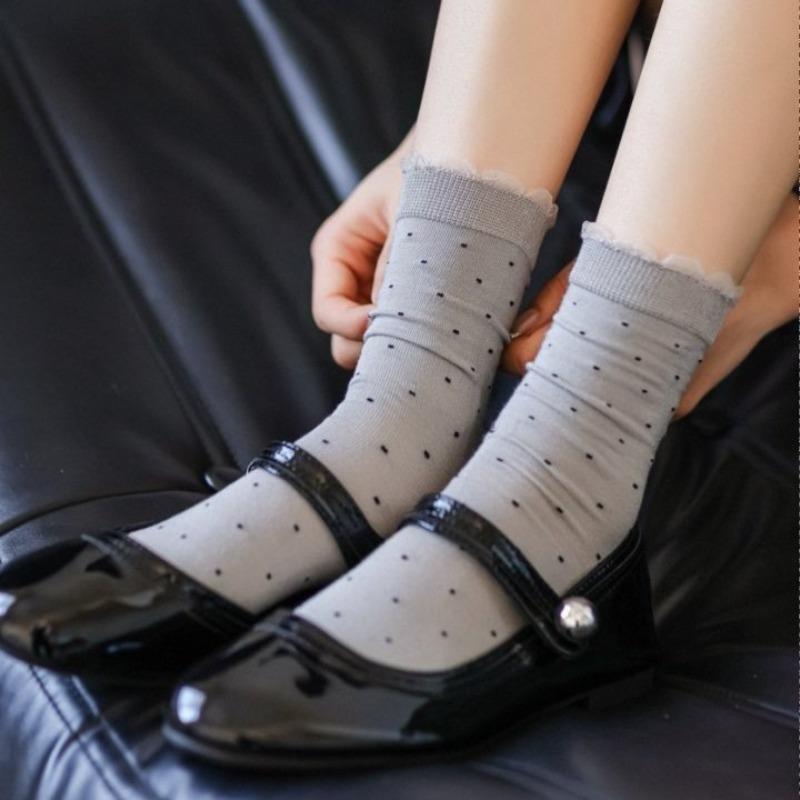 Women's Spring and Summer New Simple and Versatile Wave Dot Lace Boneless Cotton Tube Pile Socks