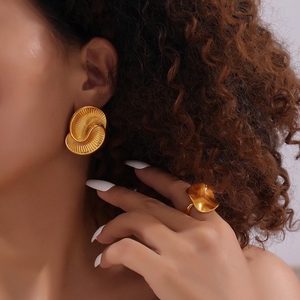 European and American Style Asymmetrical Titanium Steel 18K Gold Plated Water Drop Texture Spiral Earrings for Women