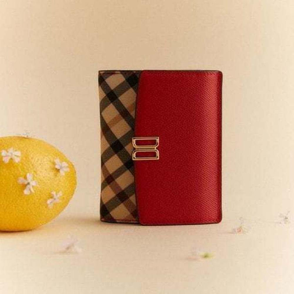 

Daks Red Check Pattern Dd Logo 3 Fold Wallet Dcwa5e408r2 Single option
