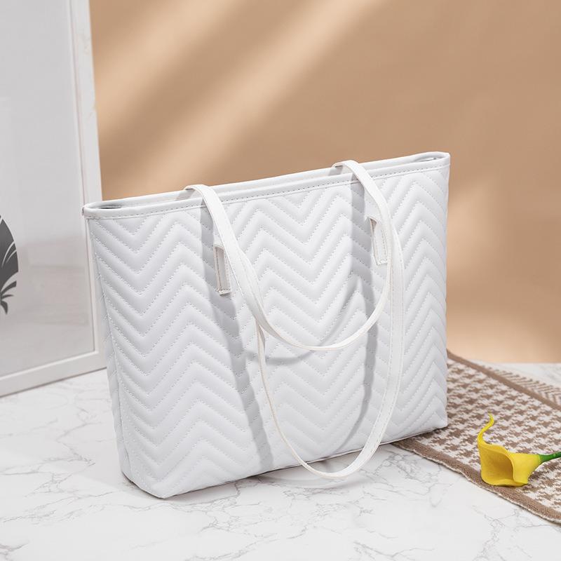 Tote bag, new women's handbag, trendy simple shoulder bag, fashionable women's bag, one piece.