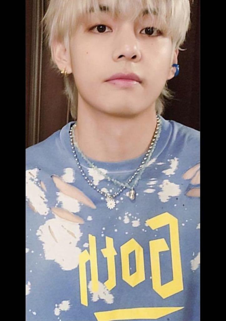 [USED] BTS V wears DSQUARED2 T-shirt, size XS
