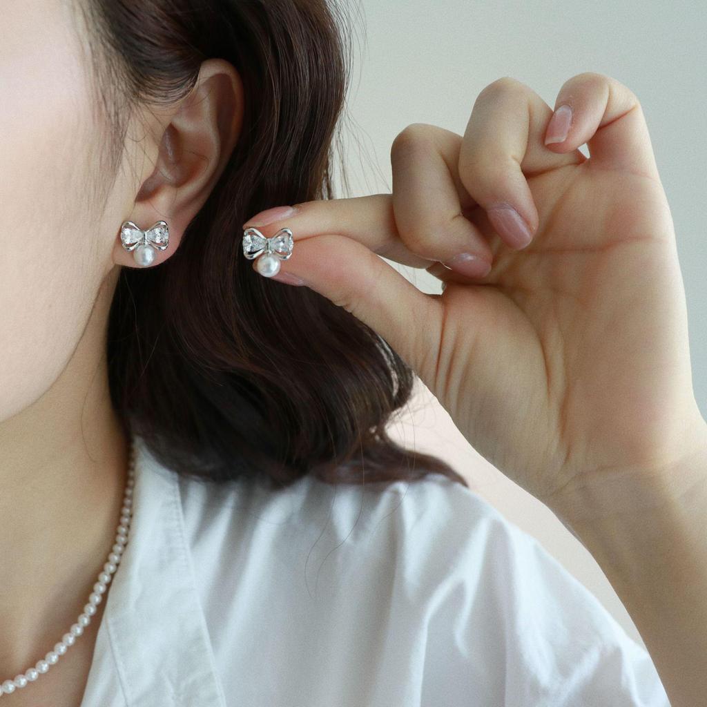 Women's Elegant Bow Pearl Stud Earrings - 2026 New Exquisite Style, Light Luxury High-End Jewelry.
