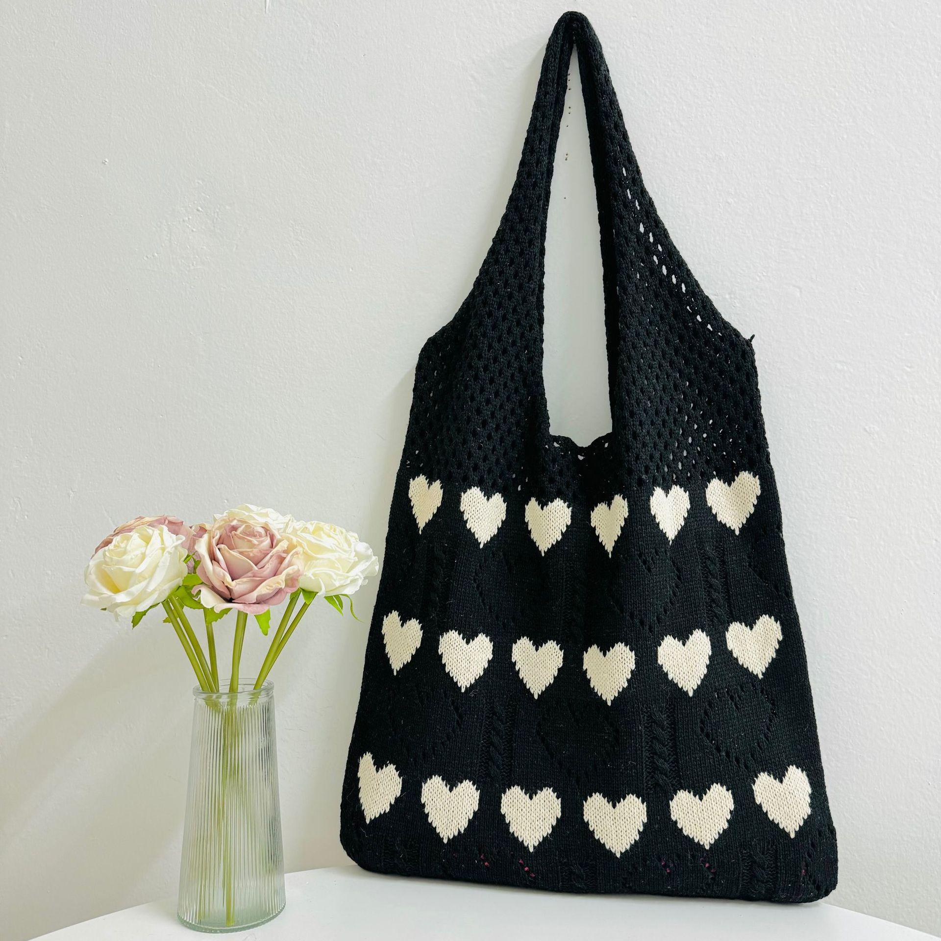 Повседневные вязаные крючком сумки на плечо с узором в виде сердца — фото 12