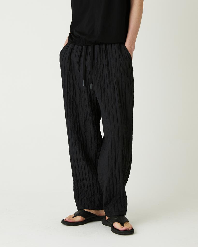 Diaendeukweseucheon Pleats Balloon Pants / Black