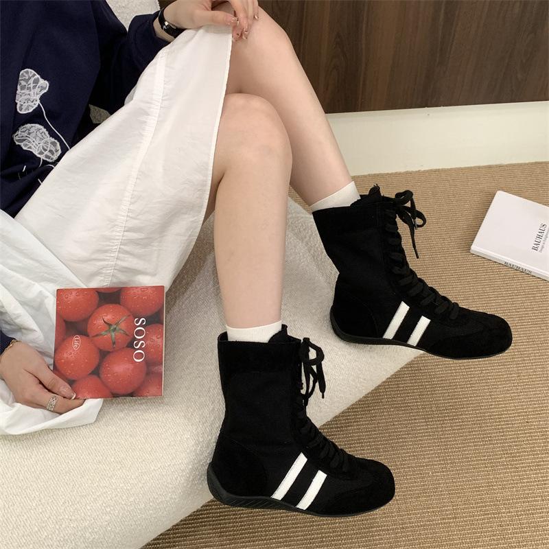 2025 retro boxing boots women's outdoor flat-bottomed medium tube Martin boots casual training shoes autumn handsome strap short boots