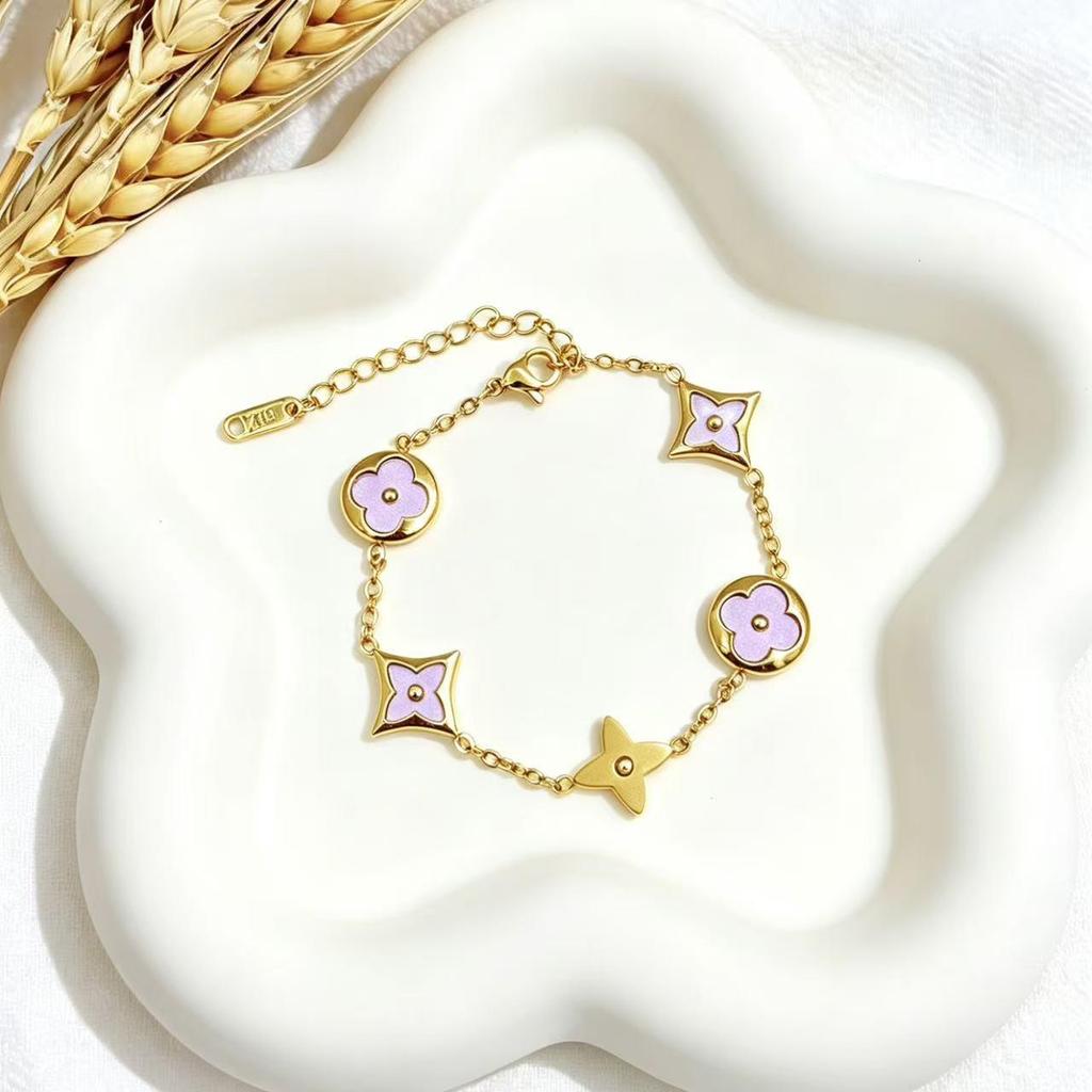 Four-Leaf Clover Gold Plated Stainless Steel Bracelet - Shell Design