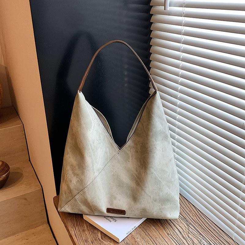 Large capacity women's new fashionable versatile shoulder bag, high-end retro commuter bag