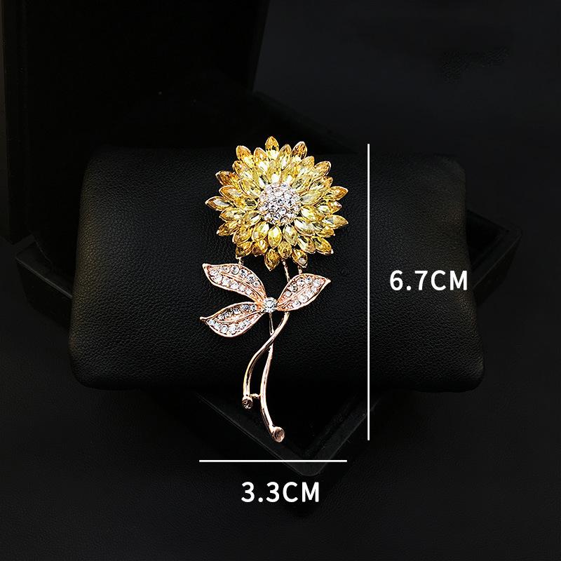The Sunflower Luxury Brooch Women's High-end and Niche Brooch Suit Won The Championship In One Fell Swoop
