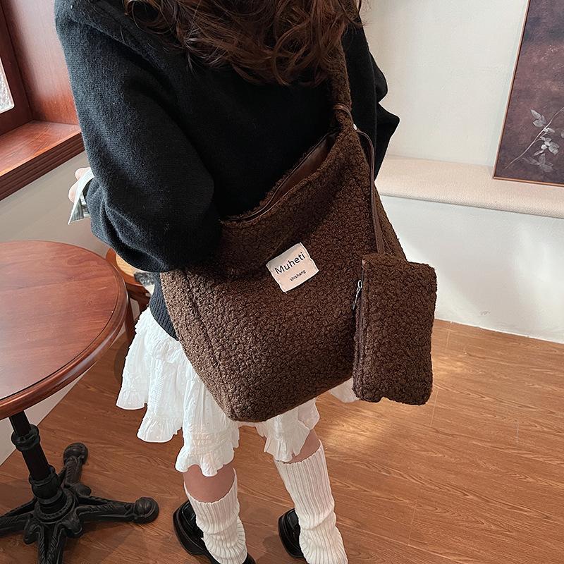 Plush Shopping Out of the Street Tote Bag Portable Shoulder Bag Women's New Birthday Gift Girls Fluffy Messenger Square Bag