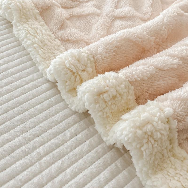 Plush Fleece Double-Layer Multifunctional Blanket Diamond Striped Spring Autumn Warm Sofa Throws Blankets Soft Comforter for Bed
