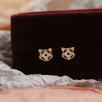 Diamond-encrusted Copper Coin Lucky Cat Earrings for Women Niche Design Fashionable and Versatile Creative Earrings