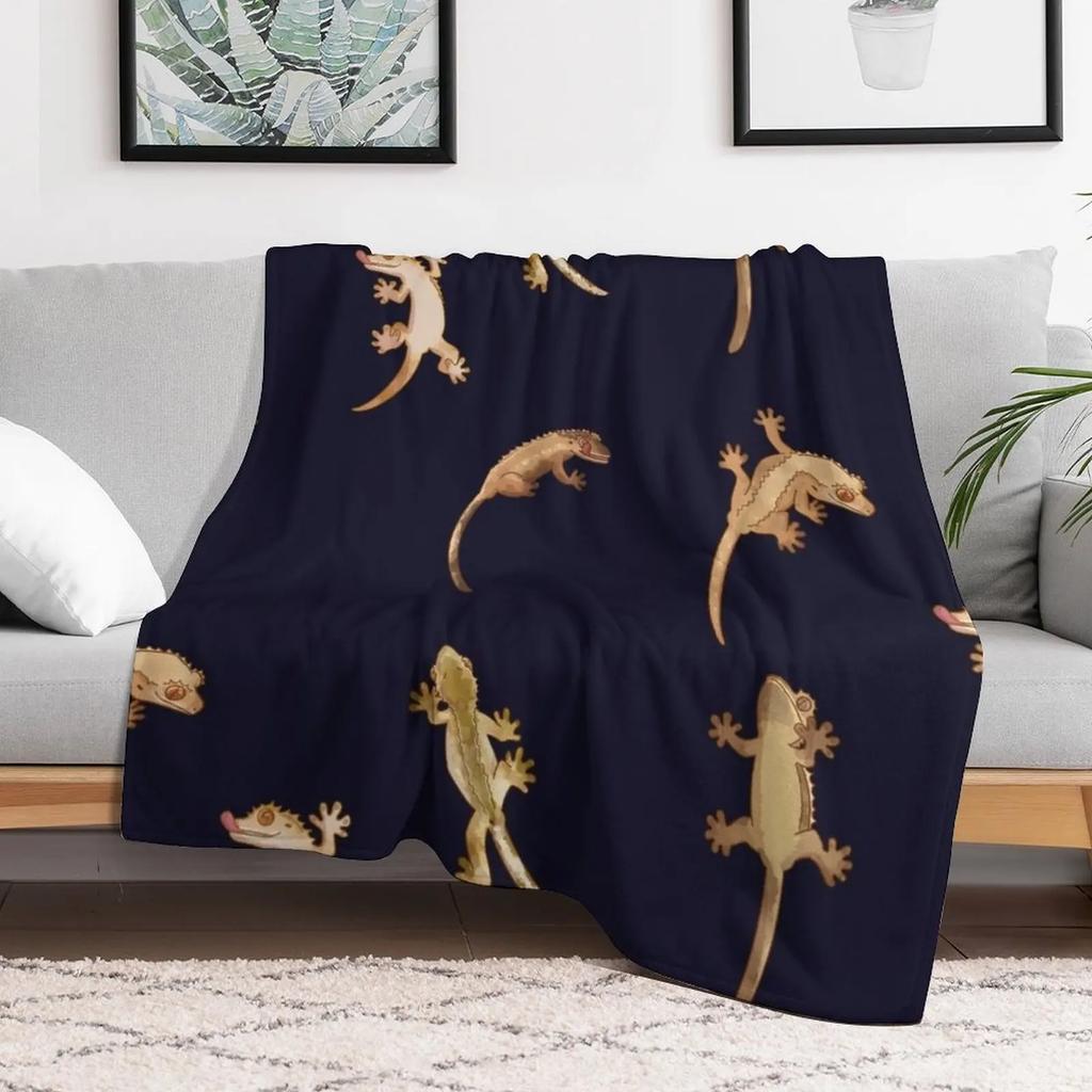 cute little crested geckos Throw Blanket Cozy Napping Blanket Gift for Mom Dad
