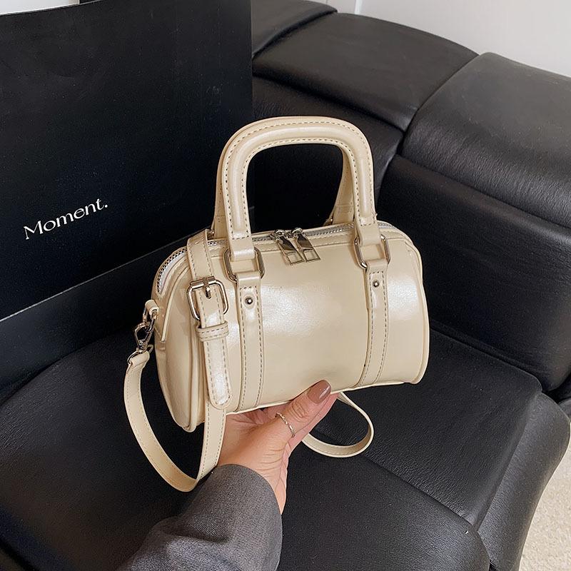 

Весна и лето супер горячая маленькая сумка женская 2025 новая мода универсальная сумка-мессенджер популярная портативная сумка Бостон белый