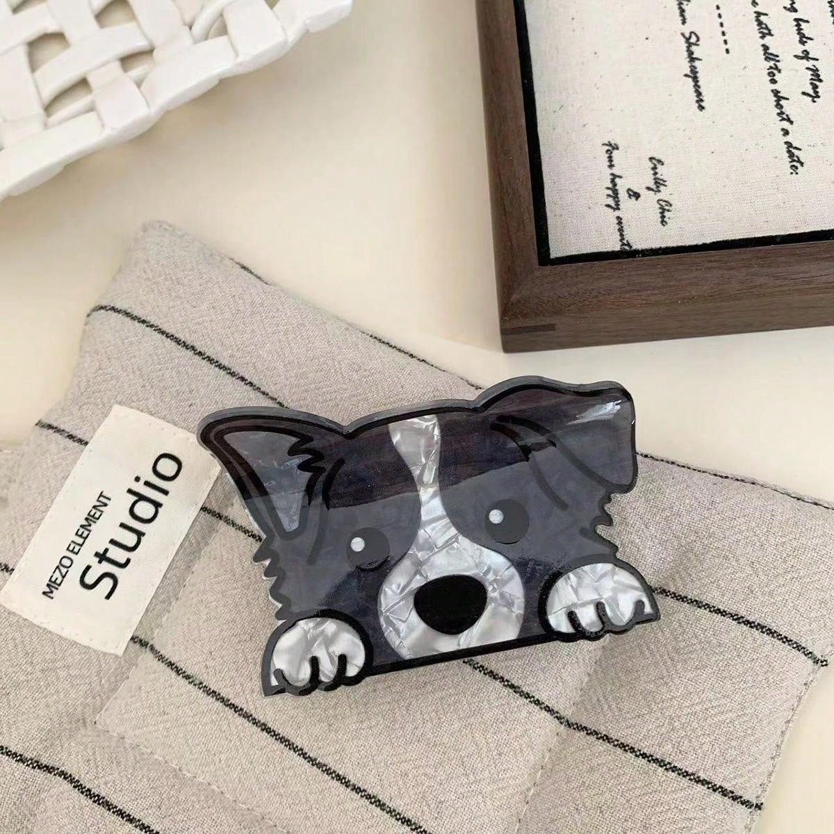 

1 шт. Жіноча акрилова мультяшна тварина Золоте волосся коргі Мила шпилька для волосся Затискач-акула Скручене волосся Затискач для хвостика