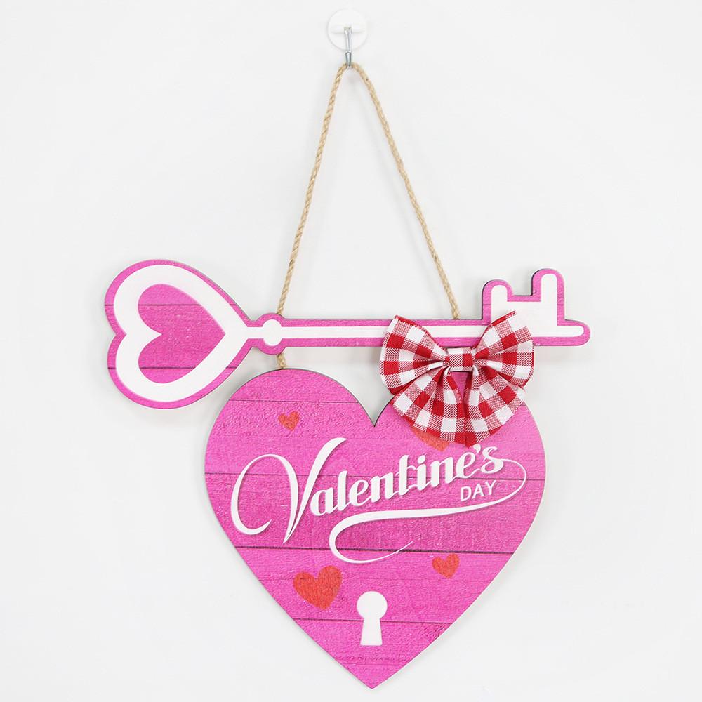 Charmantes Valentinstags-Willkommensschild aus Holz in Herzform mit entzückender Schleife zur Heimdekoration